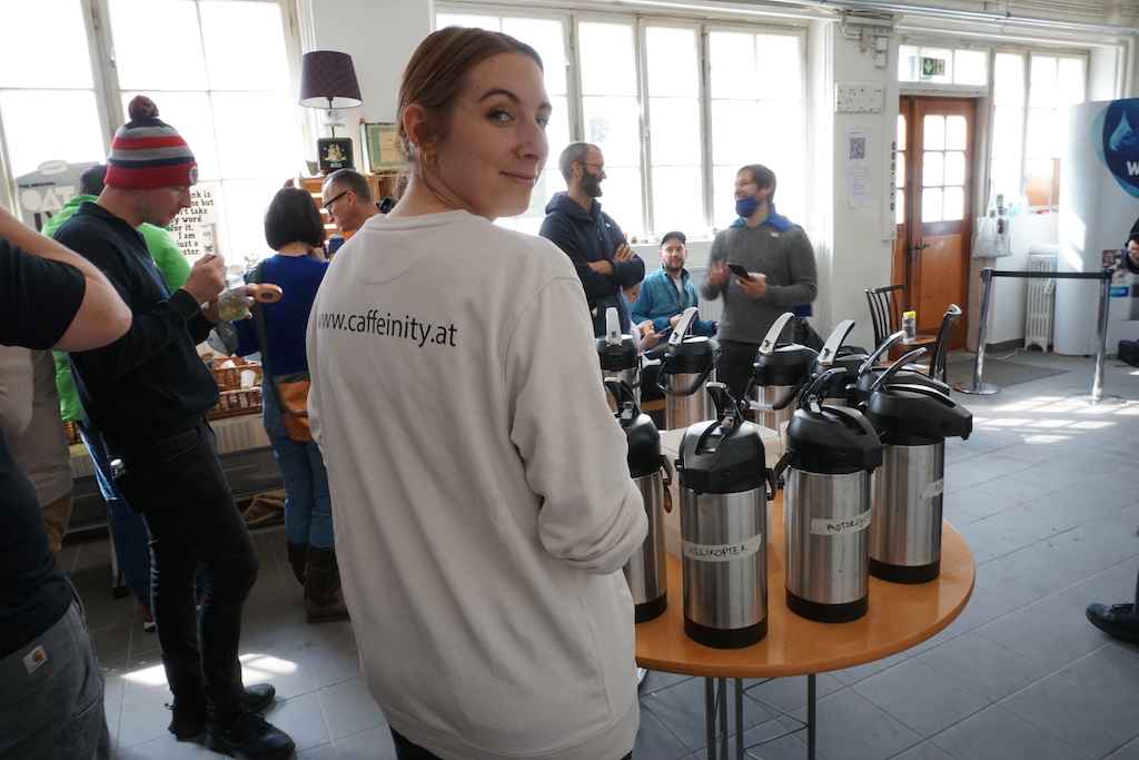 Regina von Caffeintiy beim Kaffee verkosten